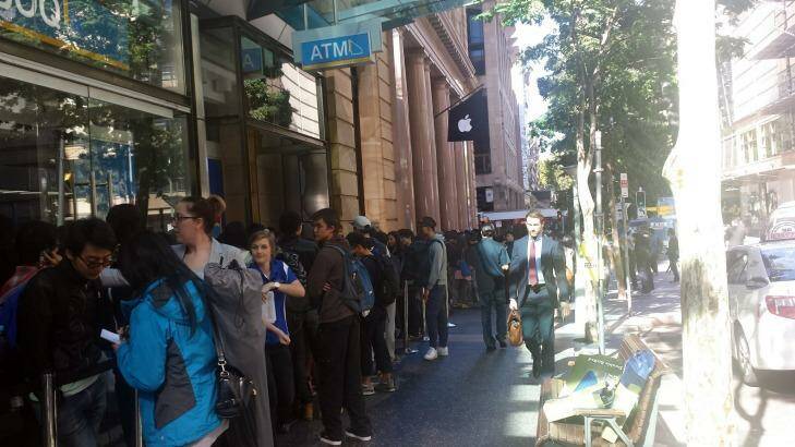 Apple fans are patiently waiting to buy an iPhone 6 in Brisbane. Photo: Kristian Silva