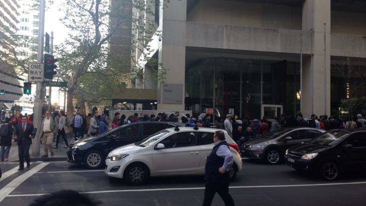 Apple customers on York Street, Sydney at 7.50am. Photo: Ben Grubb