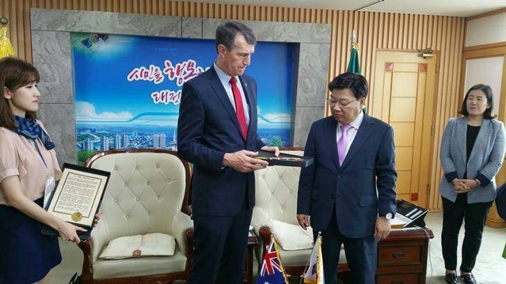 Brisbane Lord Mayor Graham Quirk met with Daejon mayor Kwon Sun-Taik in Korea as part of a nine-day mission to Asia. Photo: Supplied