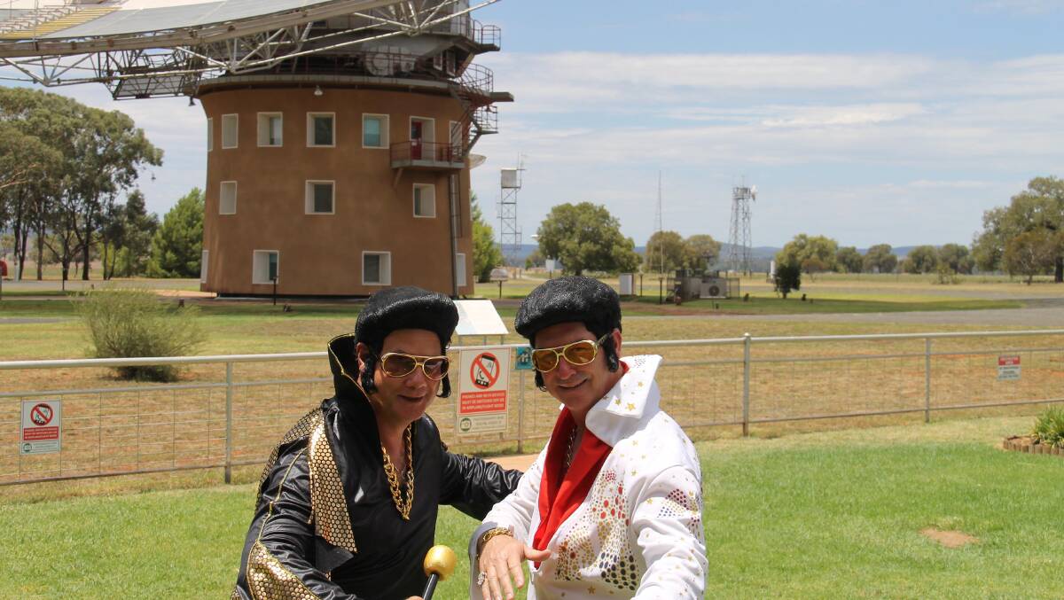 A couple of Elvi (the new plural of Elvis) at Parkes’s other great attraction … the Dish. 