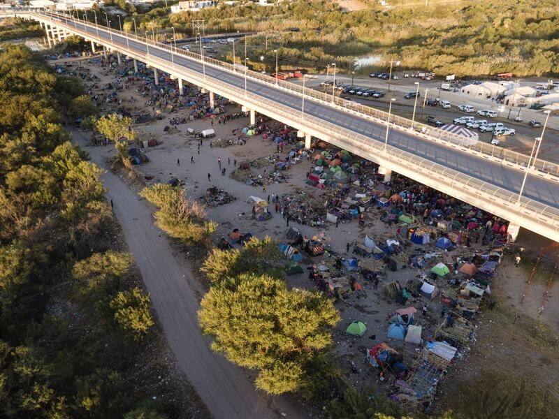 Some of the migrants at an encampment along the Del Rio International Bridge have been expelled.