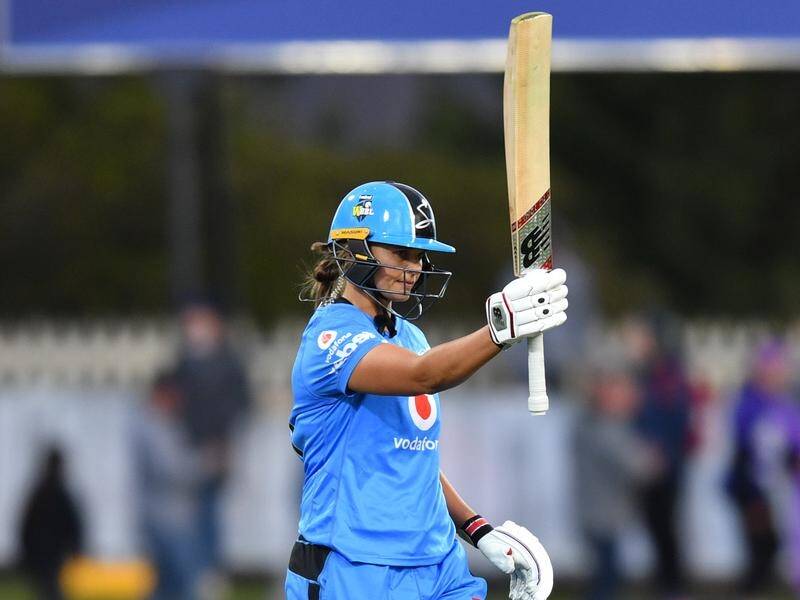 Suzie Bates' 64 off 54 balls has set up Adelaide's nailbiting two-run WBBL away win over Hobart.