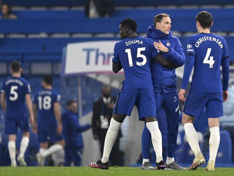 Chelsea manager Thomas Tuchel with his players after their Premier League draw with Brighton.