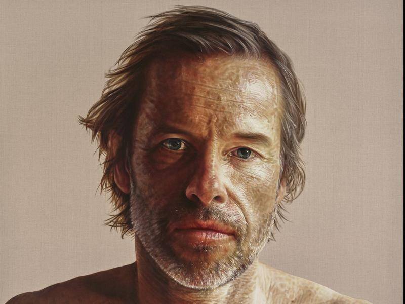 Anne Middleton 's portrait of Guy Pearce has won the Archibald Prize People's Choice category.
