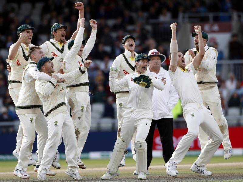 Tim Paine (C) and teammates celebrate Australia's fourth Test win in Manchester.
