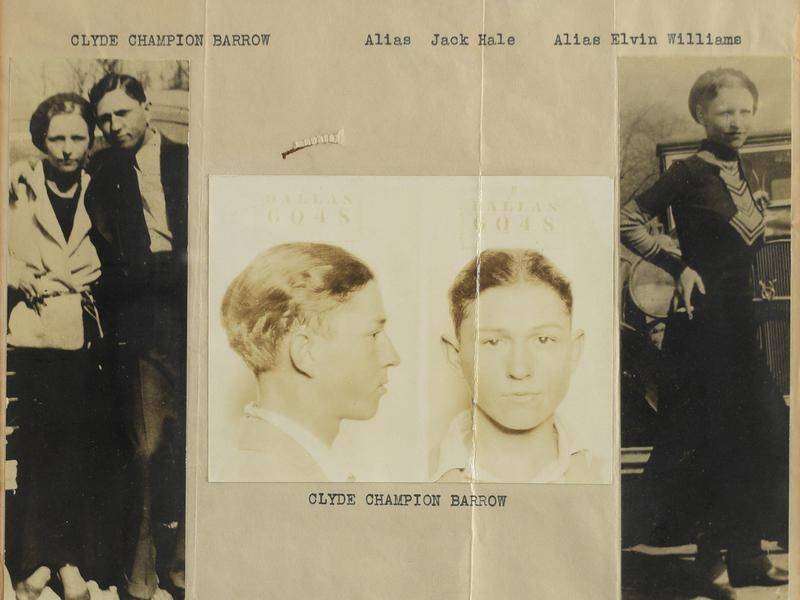 Items relating to 1930s notorious outlaws Bonnie and Clyde have sold at a Boston auction.