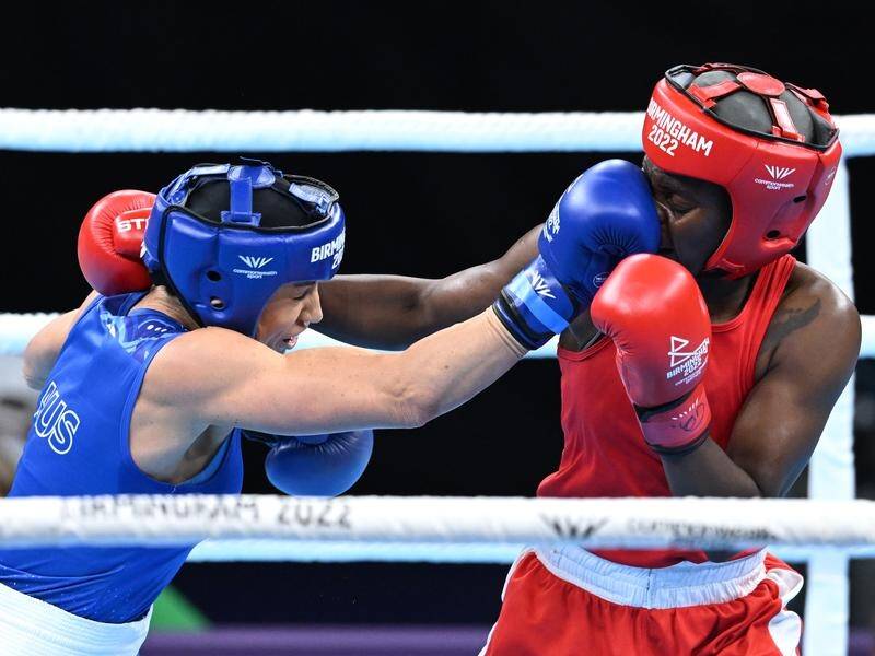 Kaye Scott (l) was one two Australian boxers to progress to a gold medal fight in Birmingham (Darren England/AAP PHOTOS)